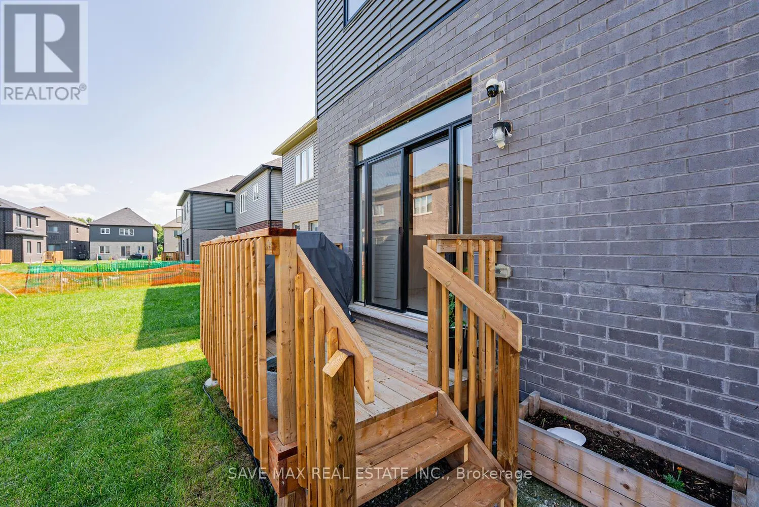 44 WAKELING DRIVE
