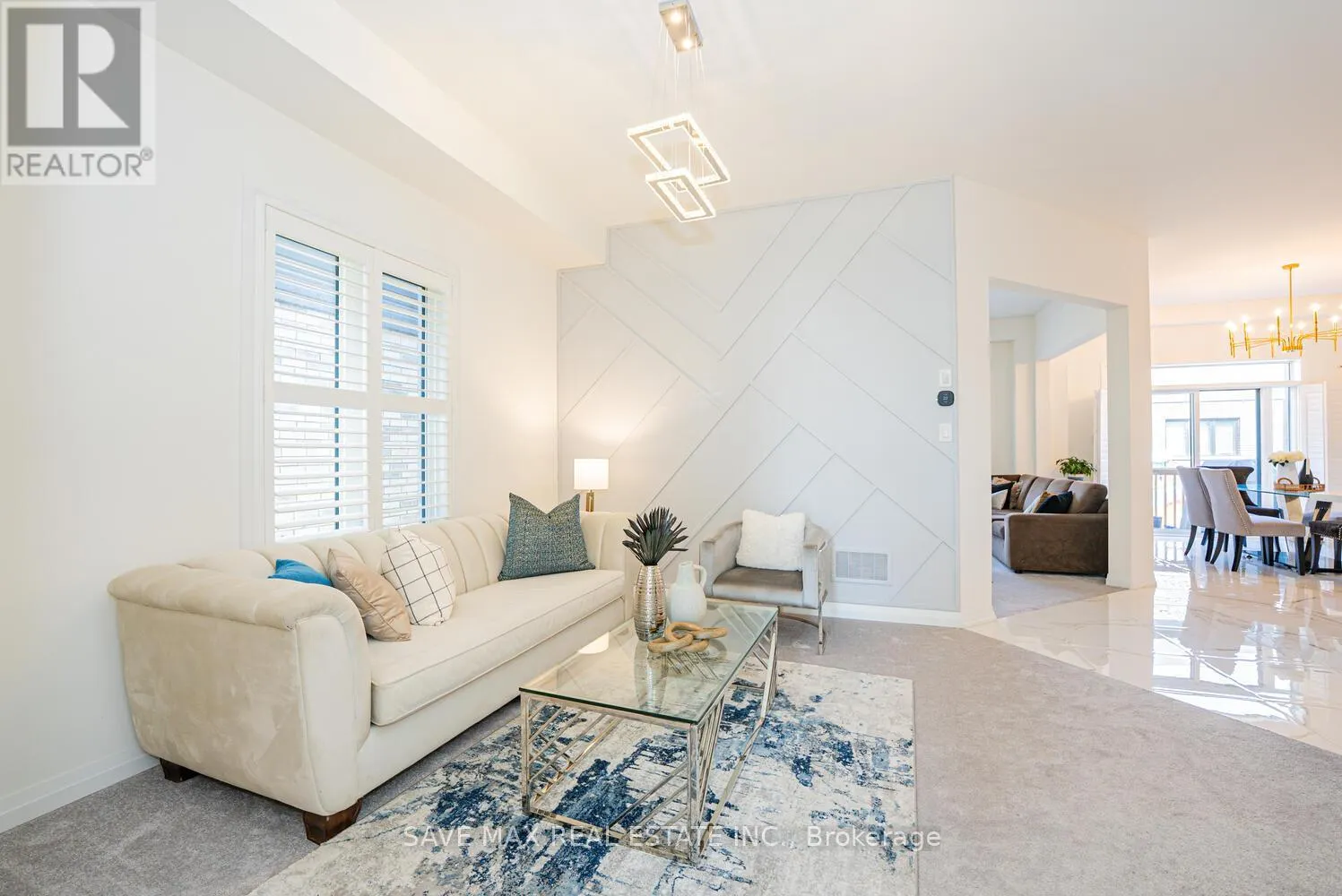 44 WAKELING DRIVE