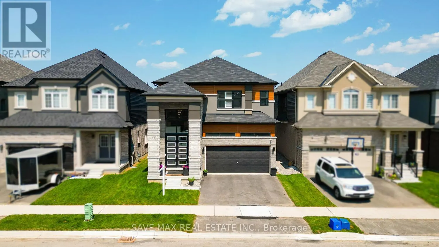 44 WAKELING DRIVE