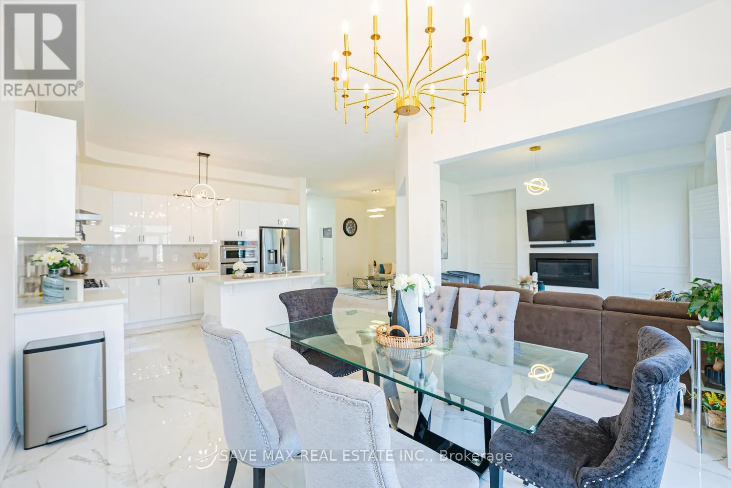44 WAKELING DRIVE
