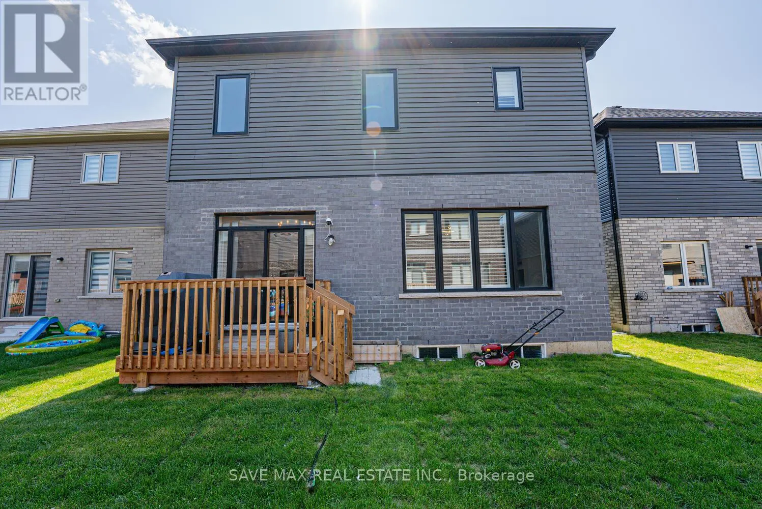 44 WAKELING DRIVE