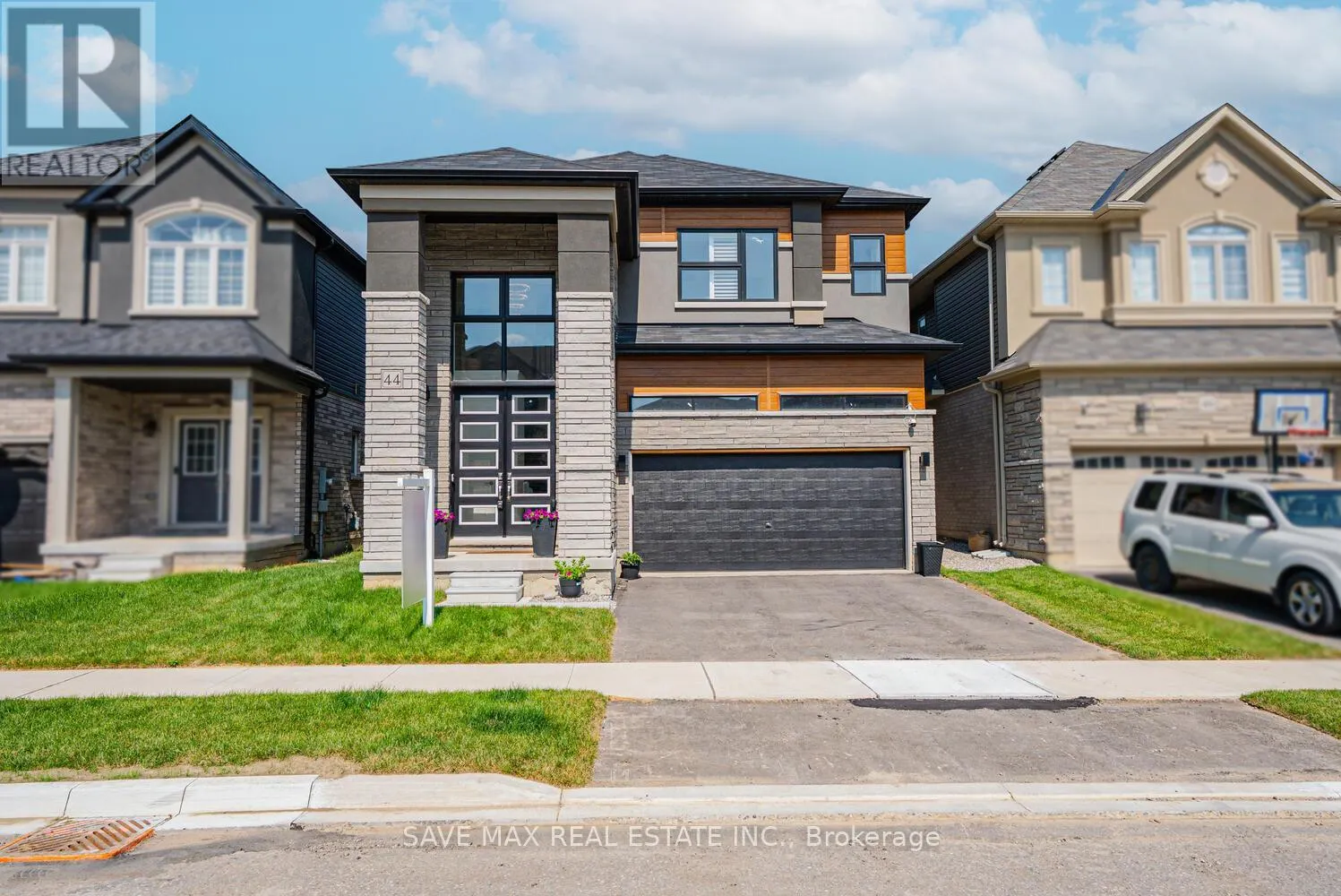 44 WAKELING DRIVE