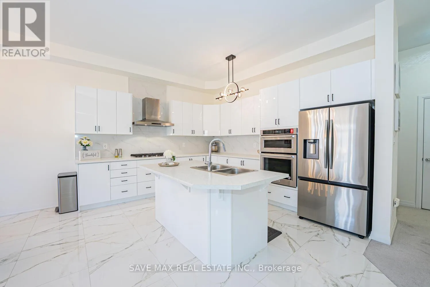 44 WAKELING DRIVE