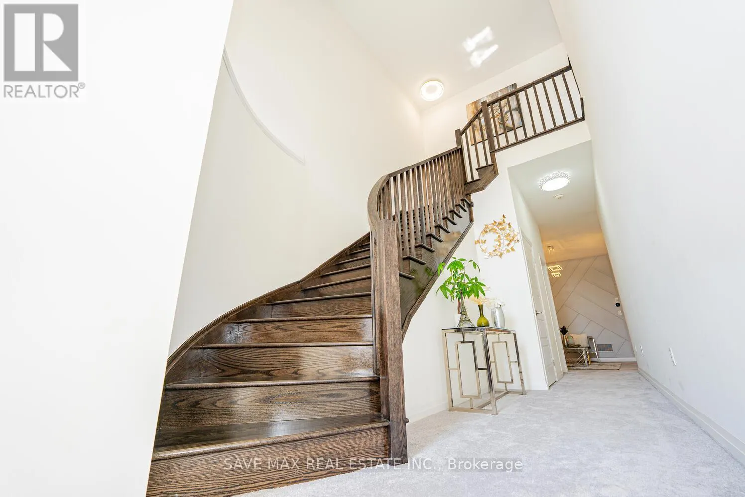 44 WAKELING DRIVE