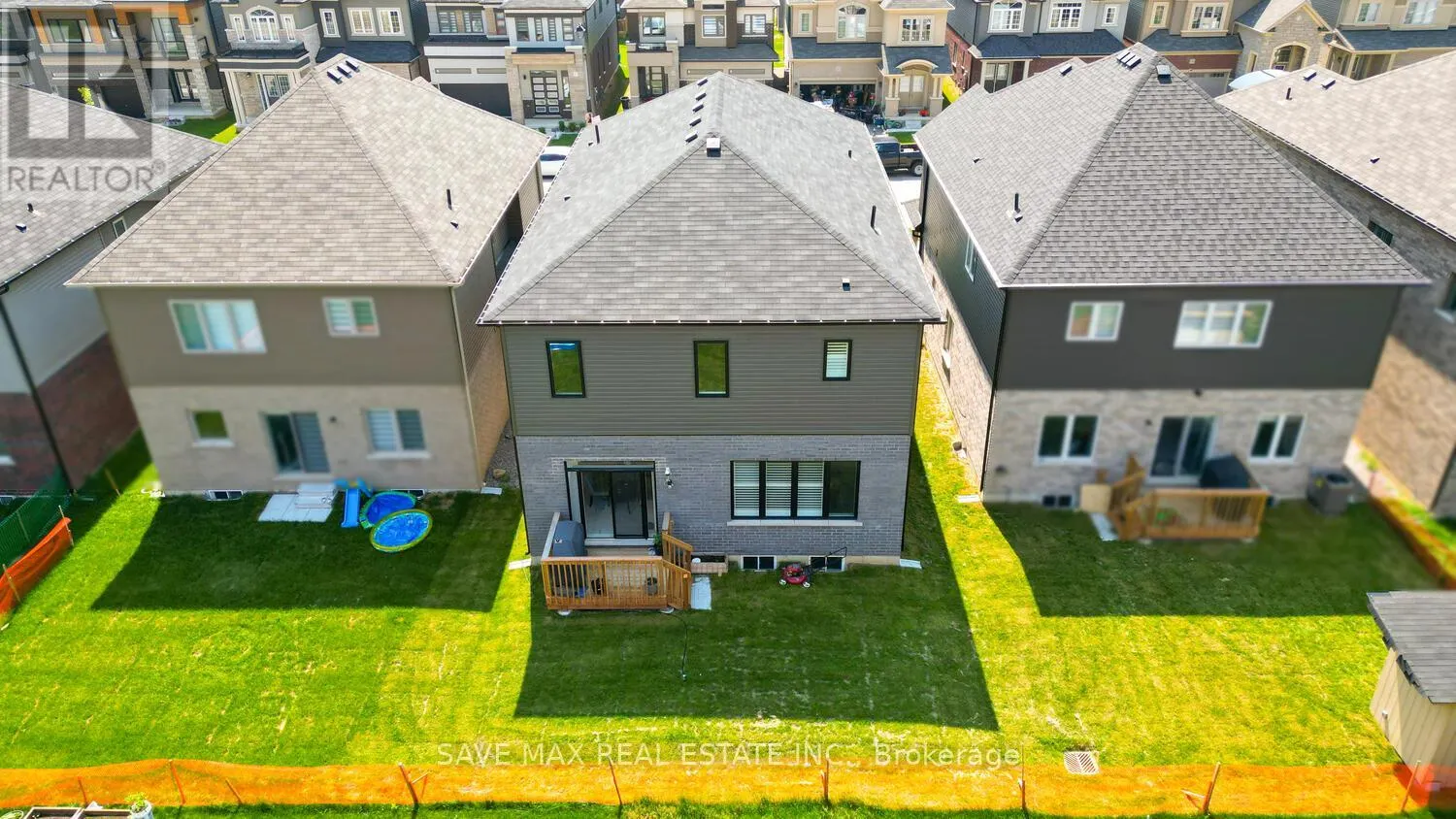 44 WAKELING DRIVE
