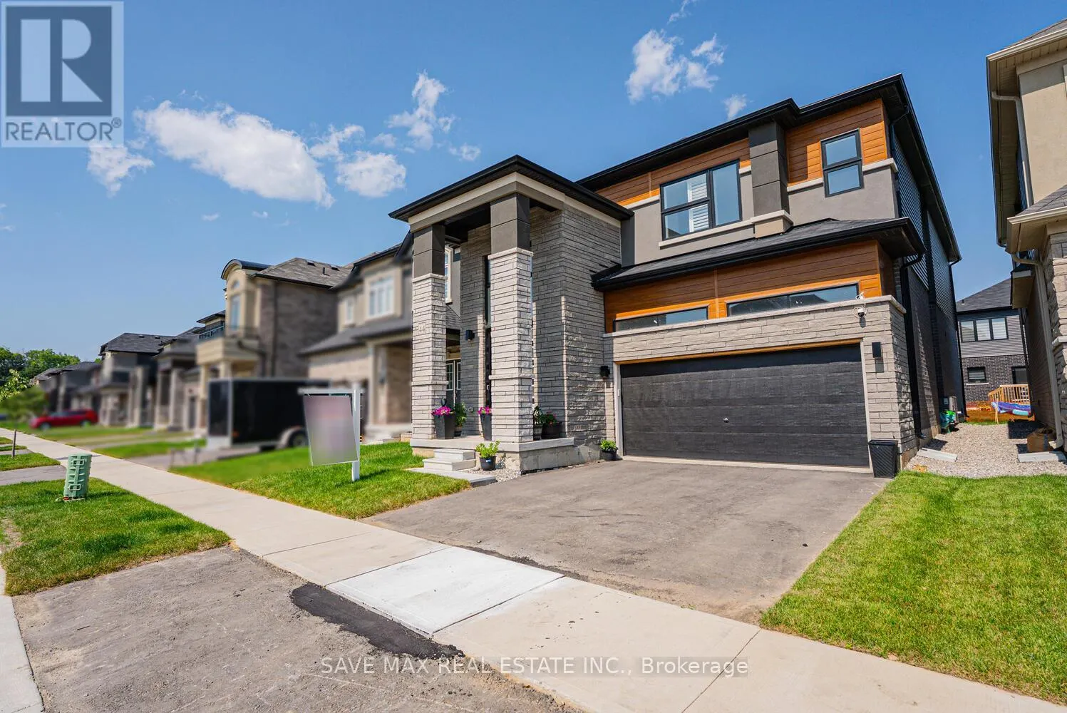 44 WAKELING DRIVE