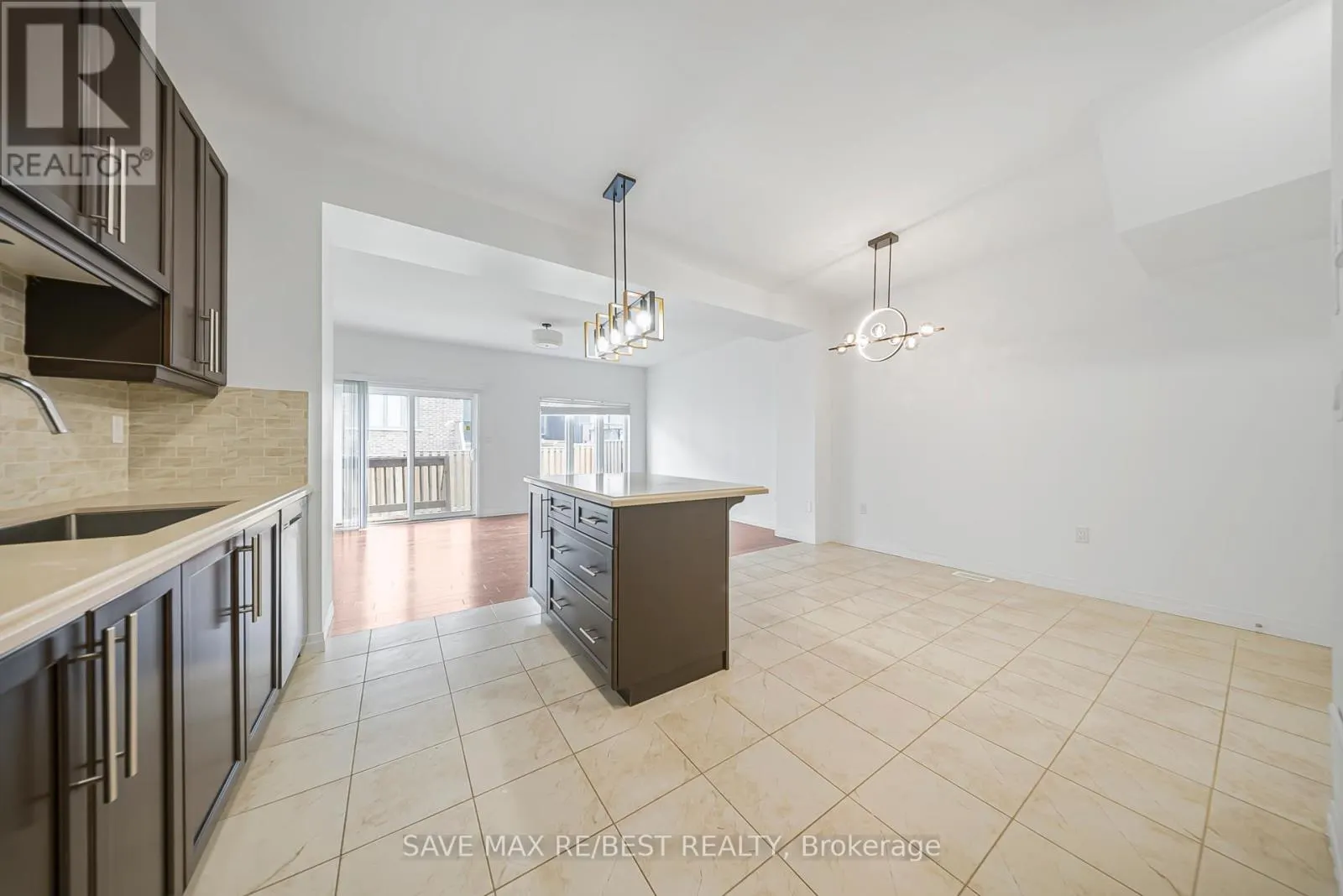 6 GREENWICH AVENUE