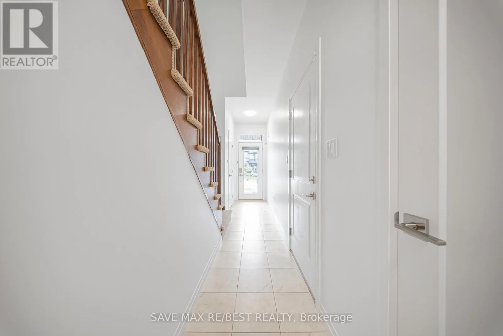 6 GREENWICH AVENUE