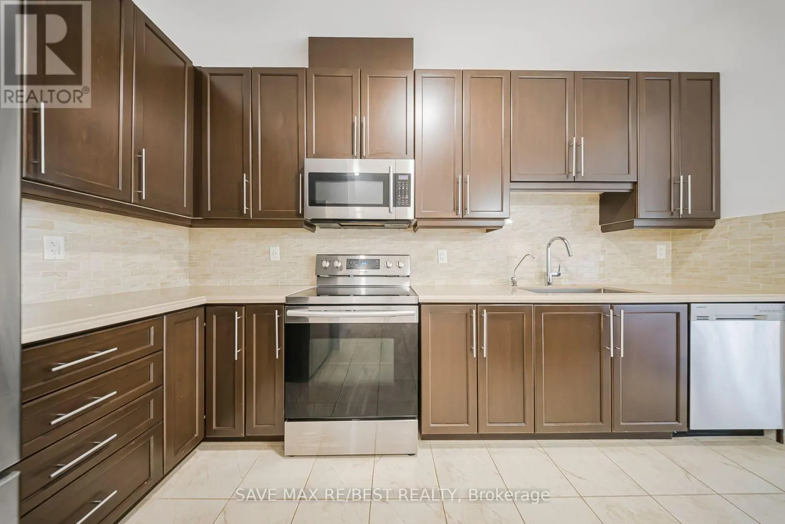6 GREENWICH AVENUE