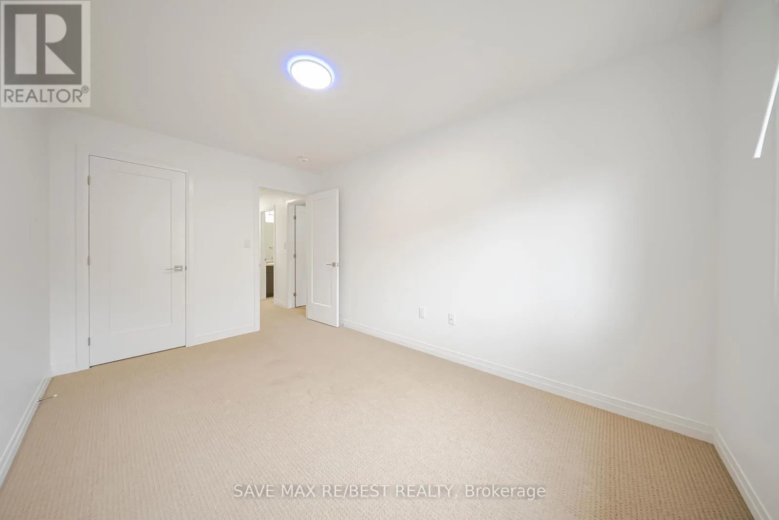 6 GREENWICH AVENUE