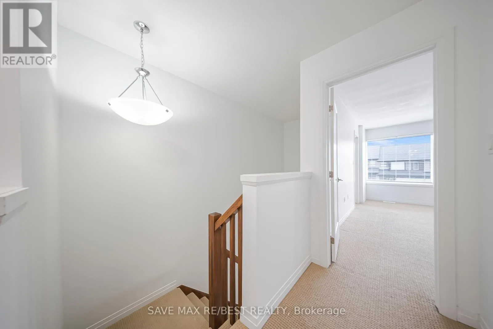6 GREENWICH AVENUE