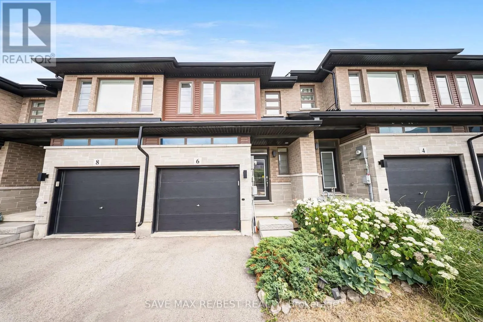 6 GREENWICH AVENUE