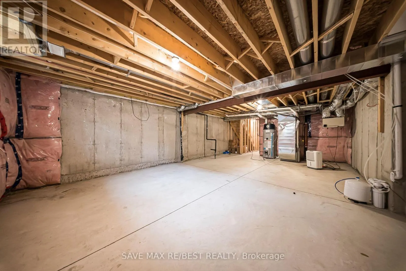 6 GREENWICH AVENUE