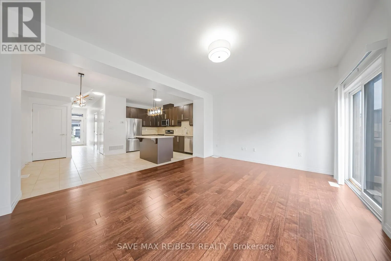6 GREENWICH AVENUE