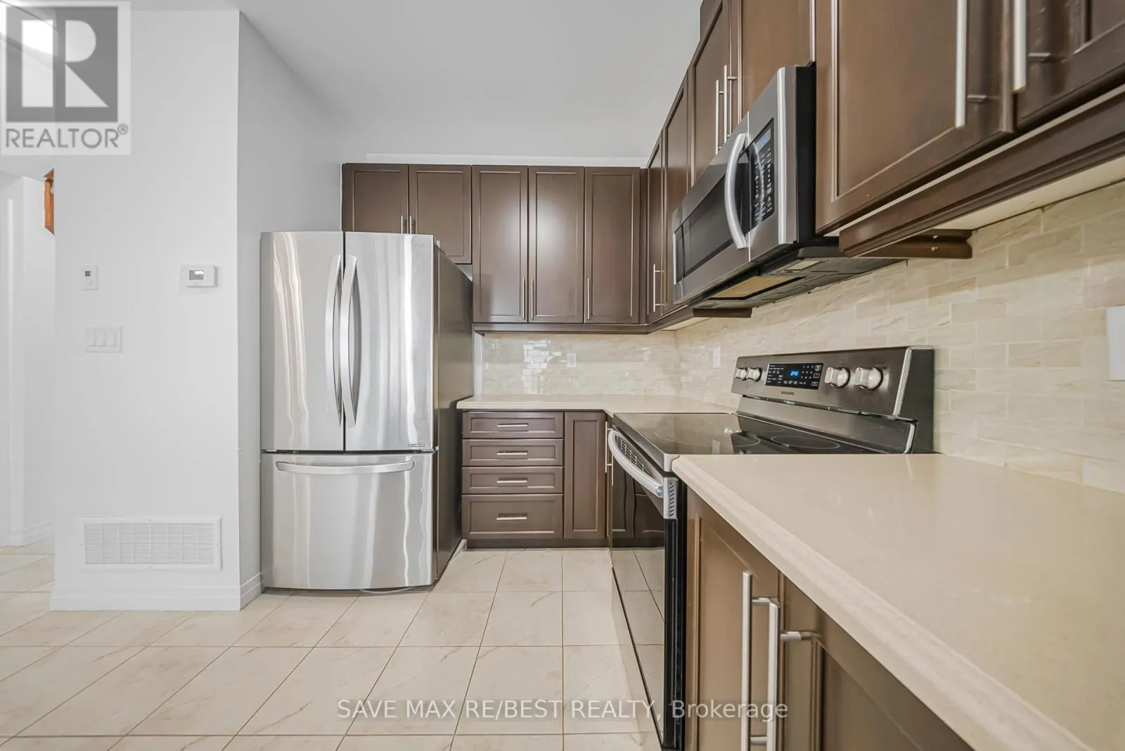6 GREENWICH AVENUE