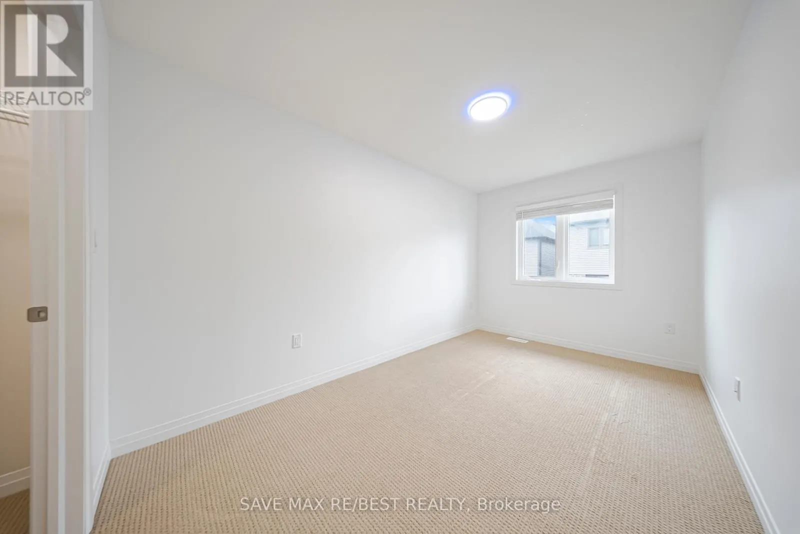 6 GREENWICH AVENUE