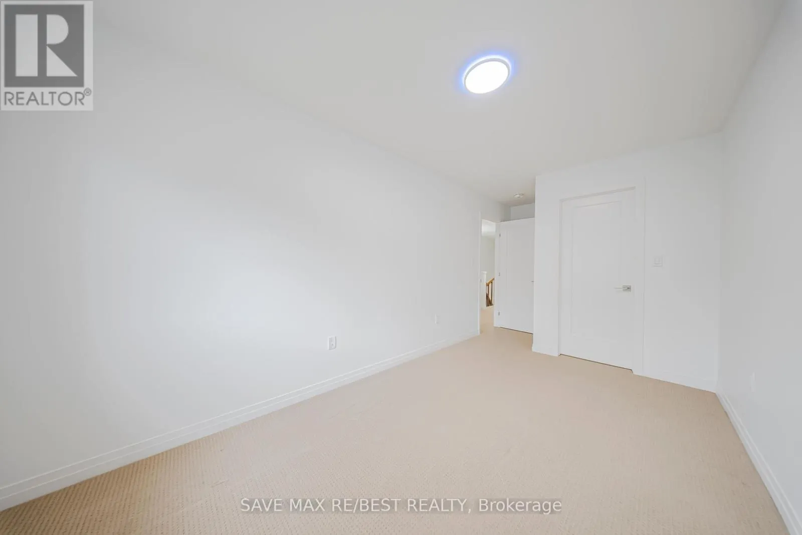 6 GREENWICH AVENUE