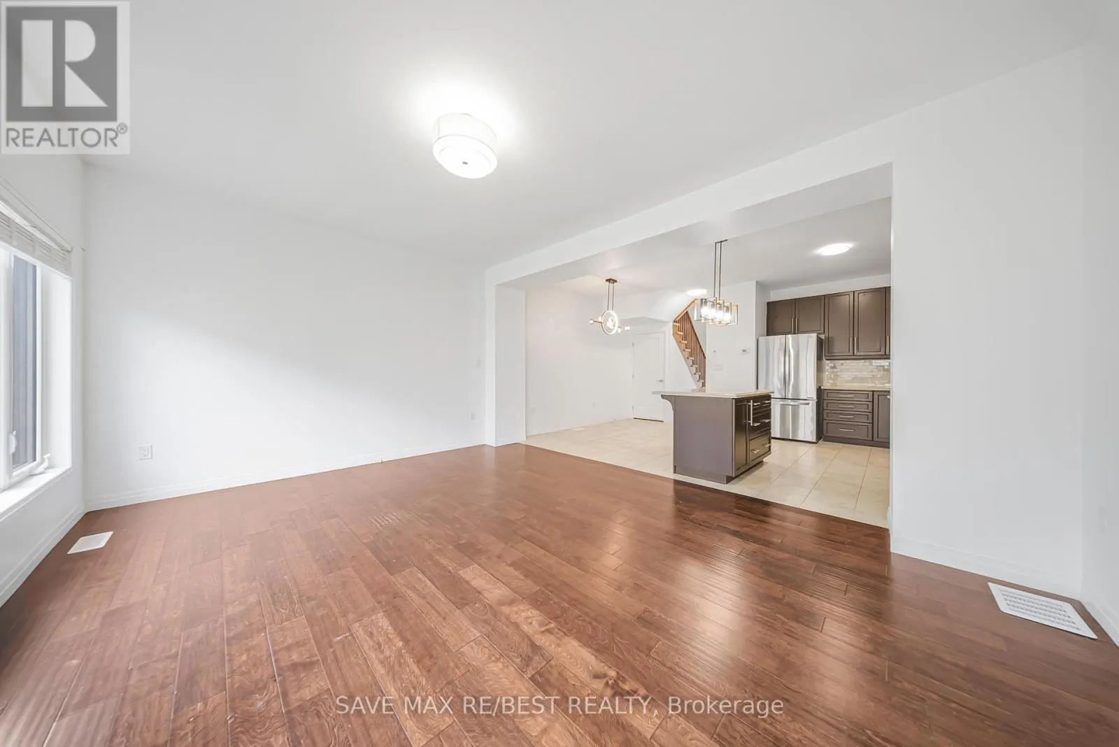 6 GREENWICH AVENUE