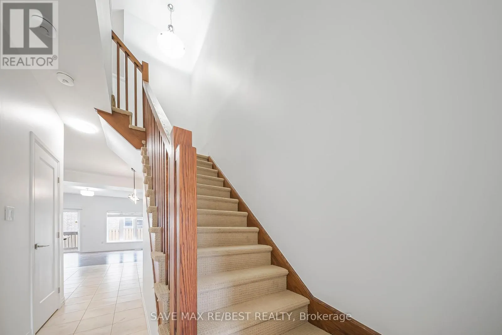 6 GREENWICH AVENUE