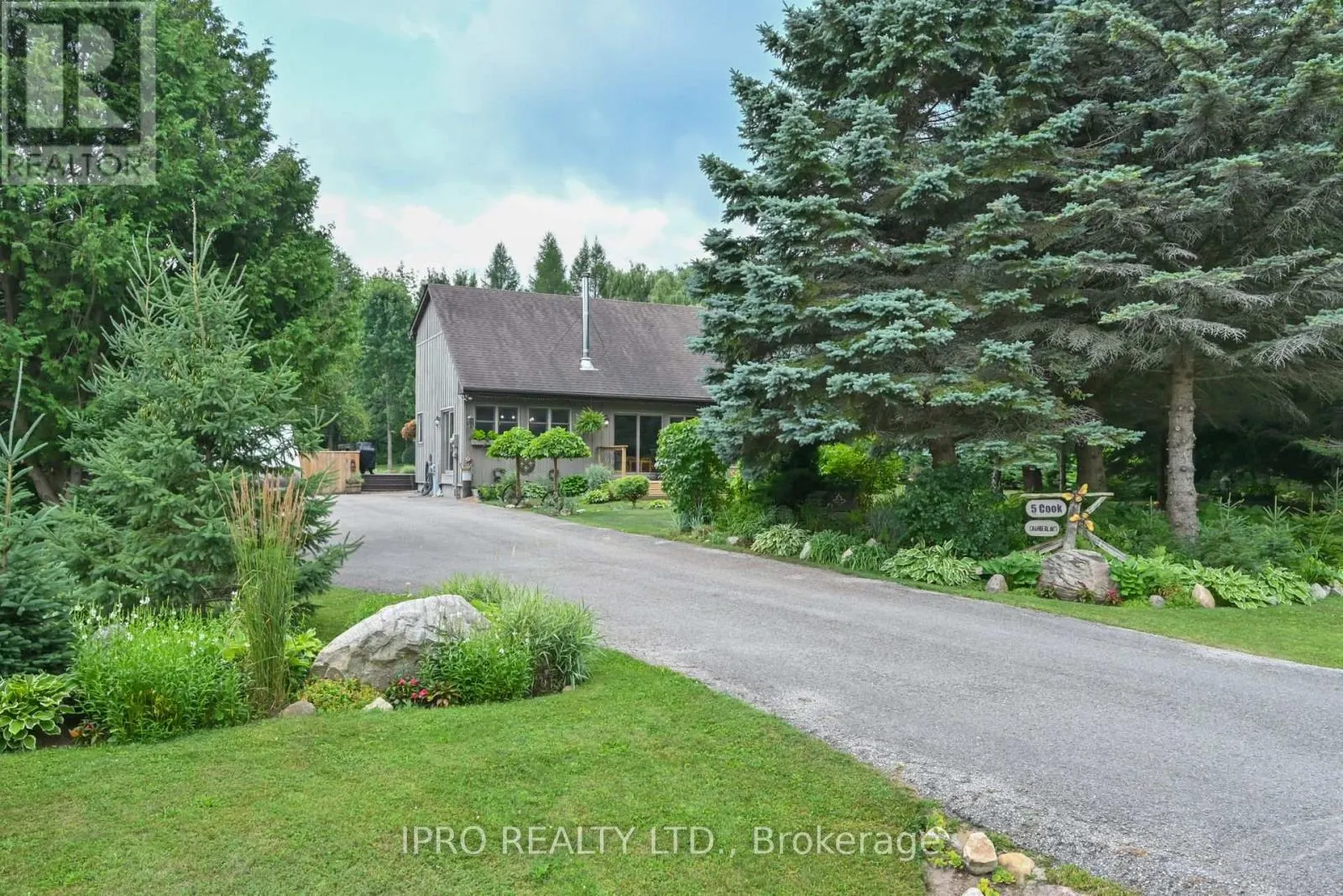 5 COOK CRESCENT