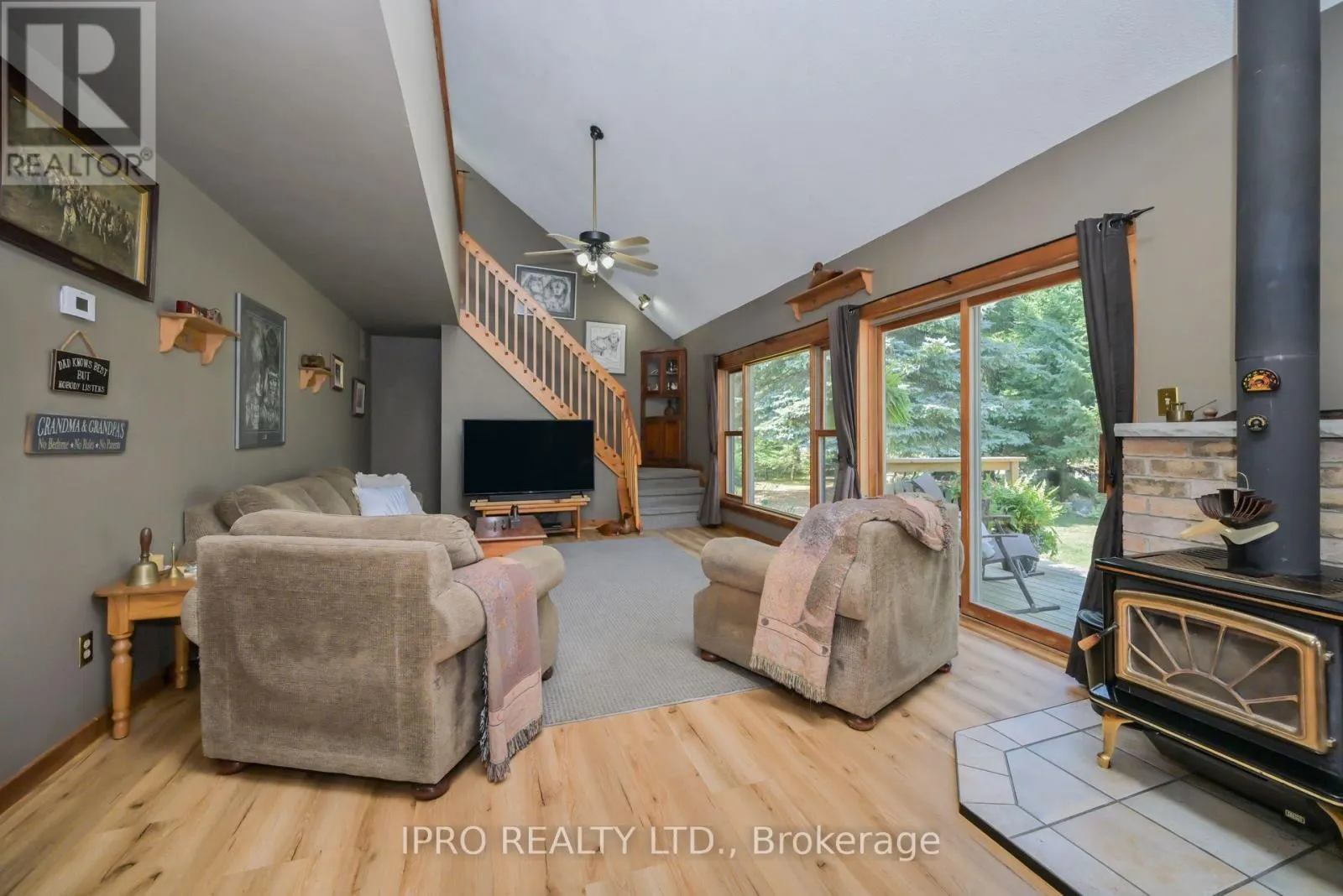 5 COOK CRESCENT