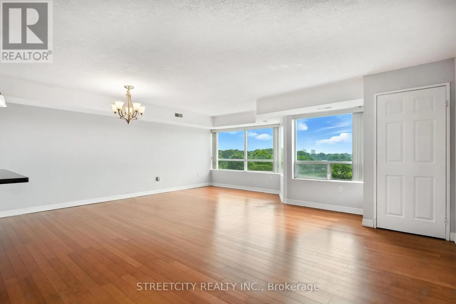 606 - 521 RIVERSIDE ROAD, #606