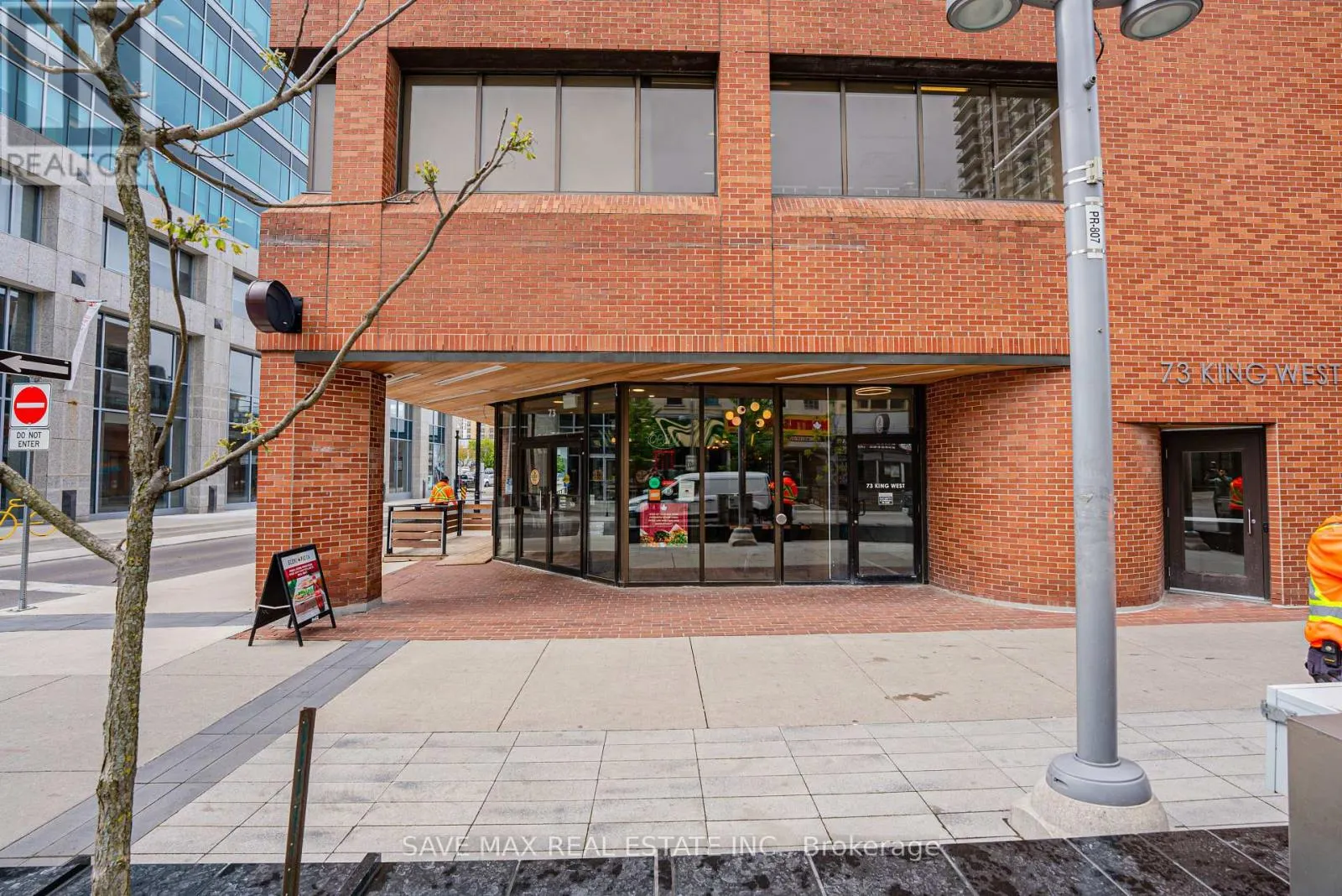 73 KING STREET W