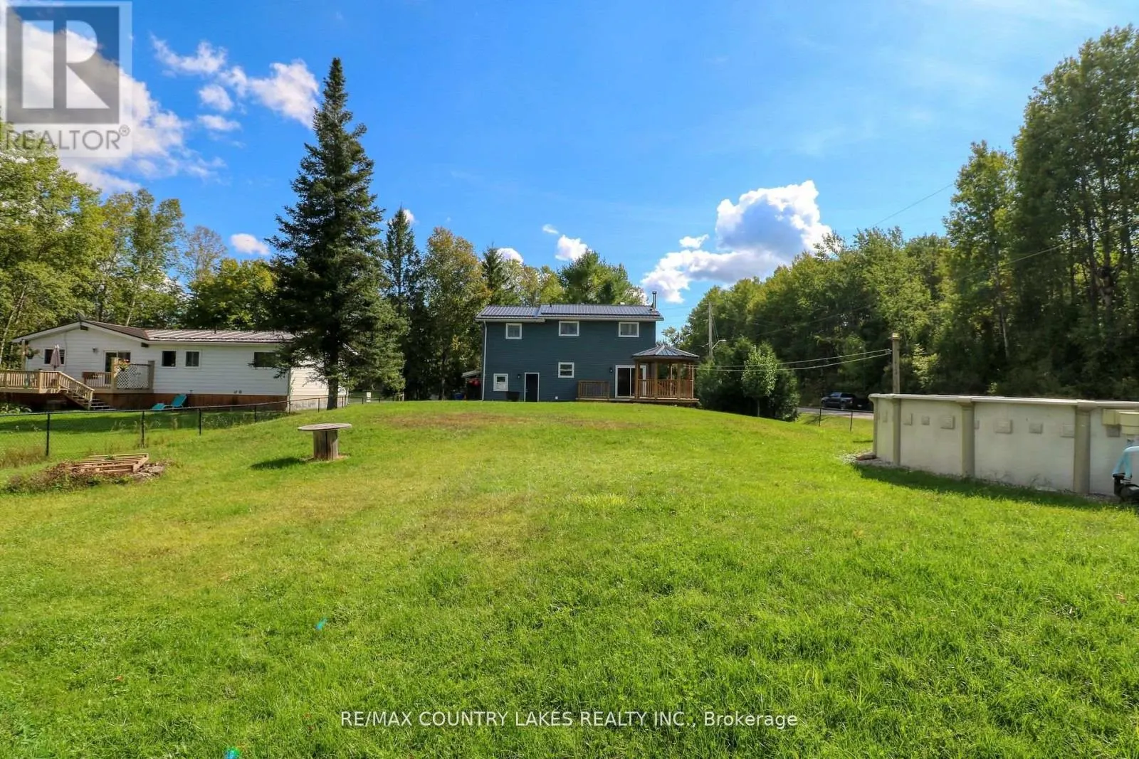 3 PINEWOOD BOULEVARD