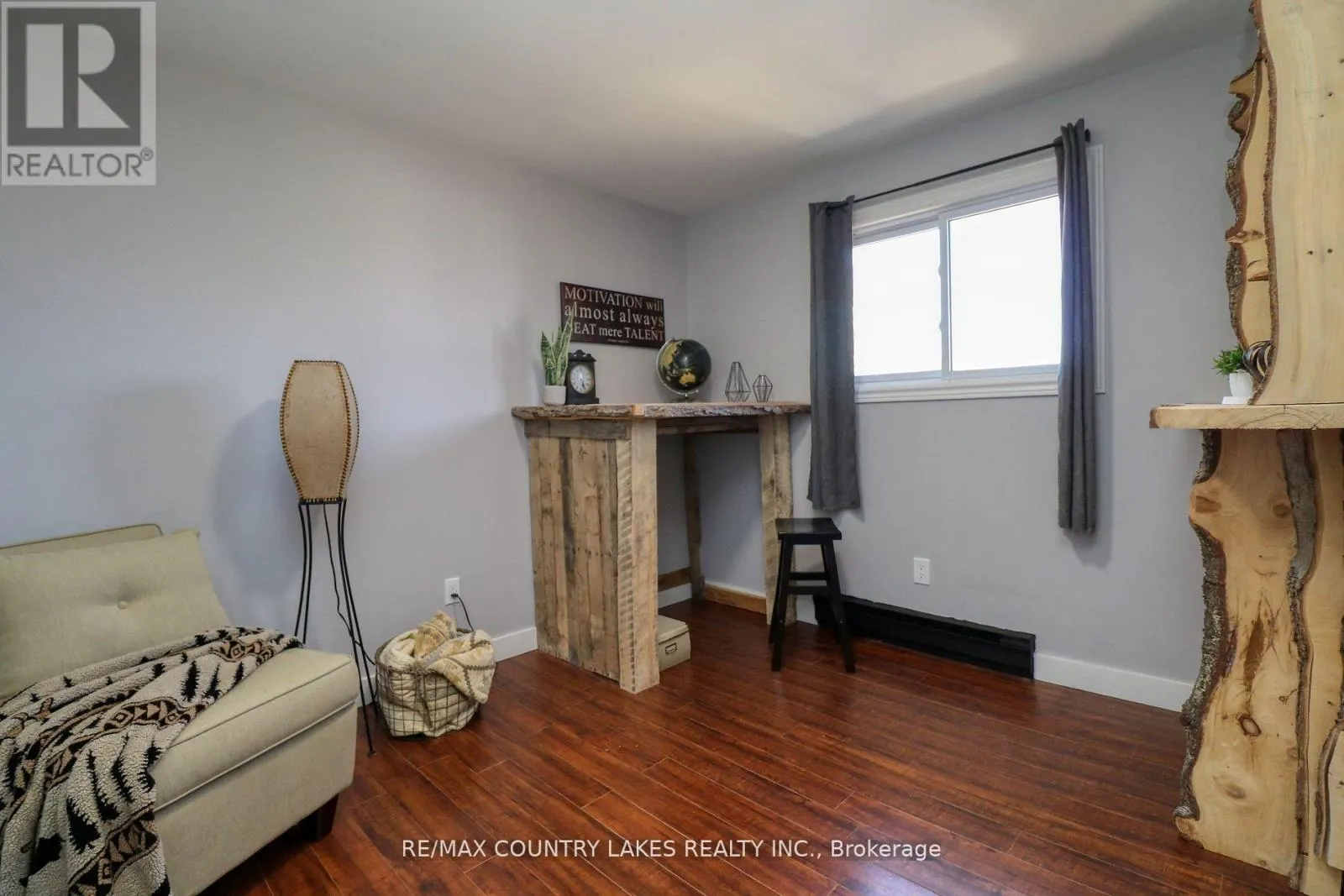 3 PINEWOOD BOULEVARD