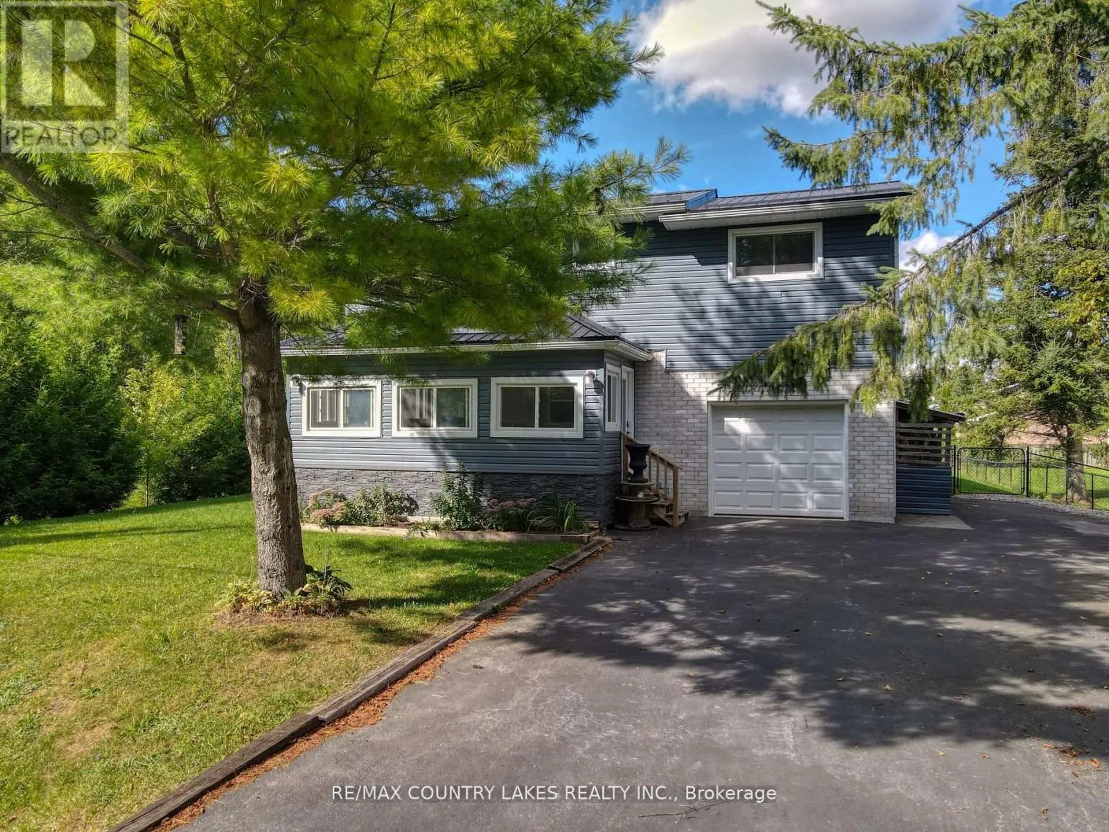 3 PINEWOOD BOULEVARD