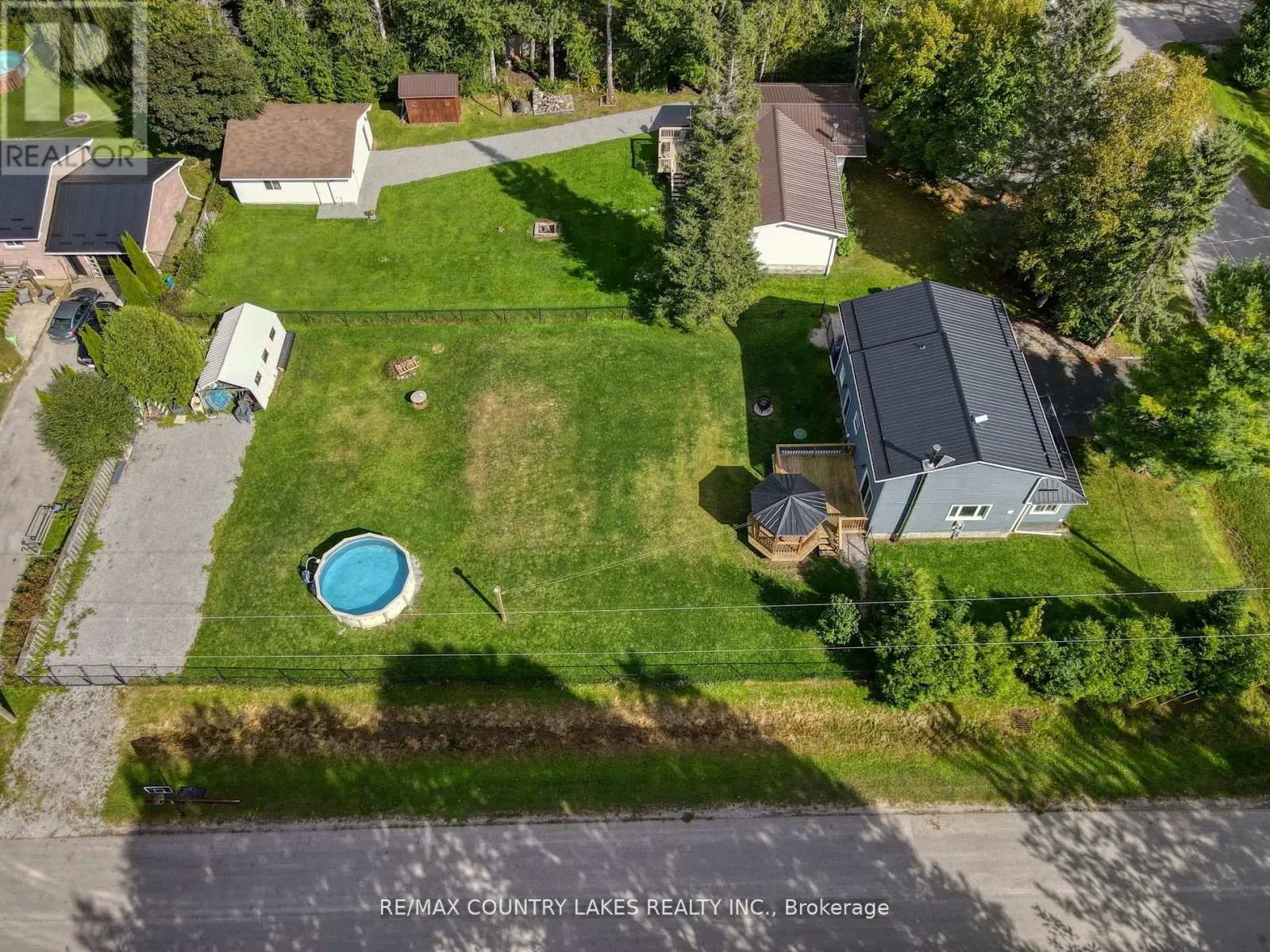 3 PINEWOOD BOULEVARD