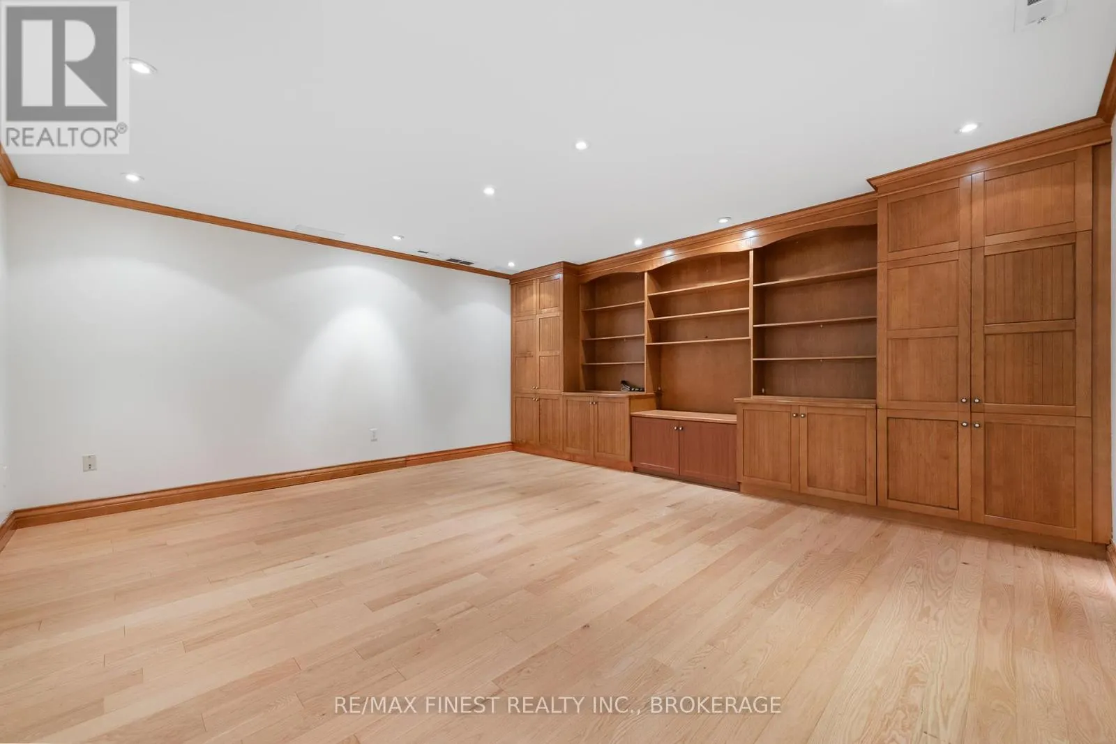 5 - 111 ECHO DRIVE, #5