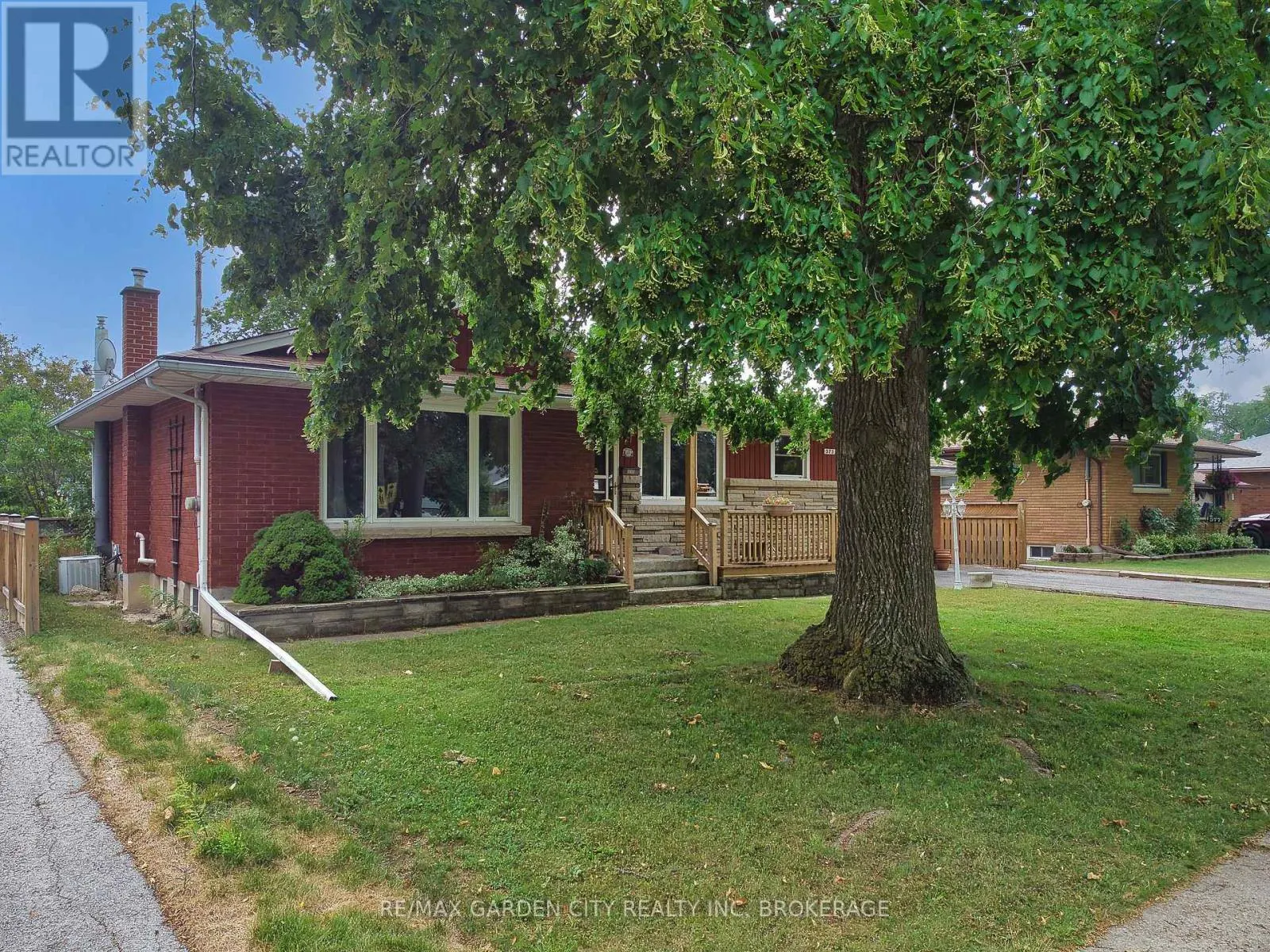 575 VINE STREET