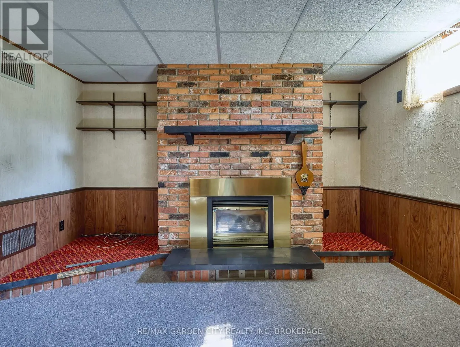 575 VINE STREET