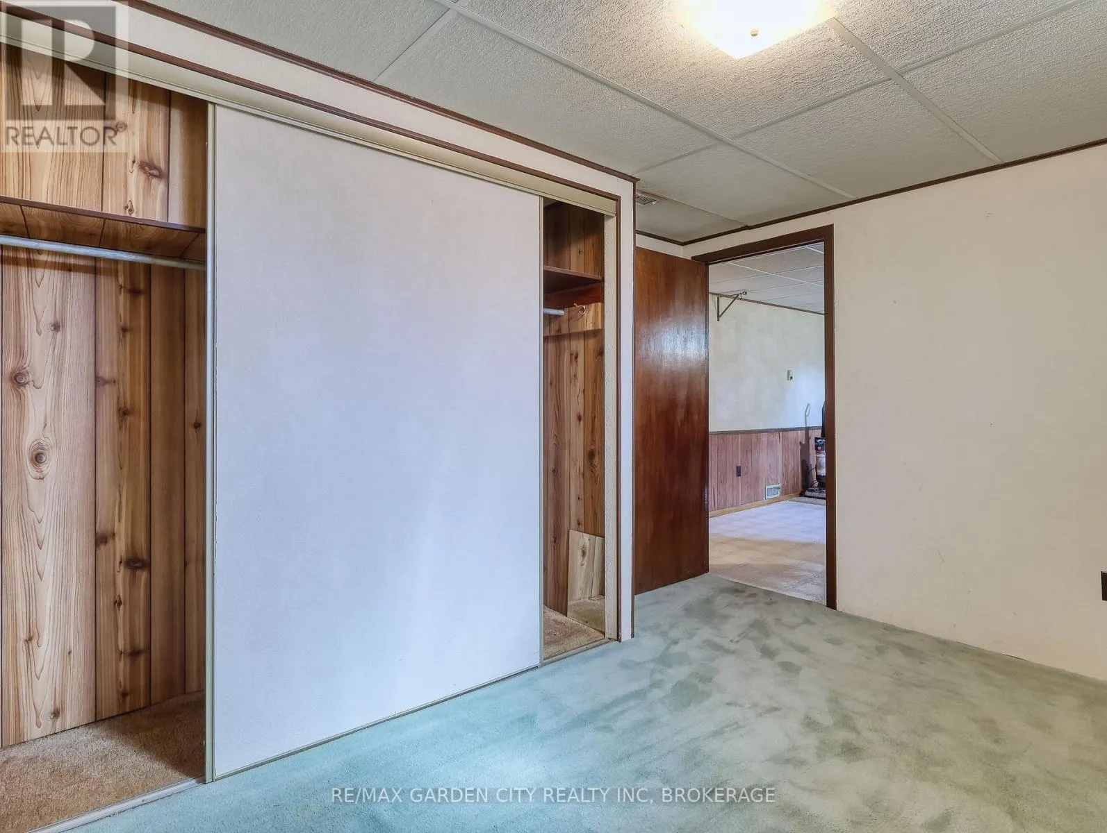 575 VINE STREET