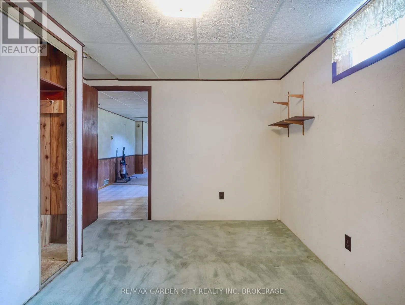 575 VINE STREET