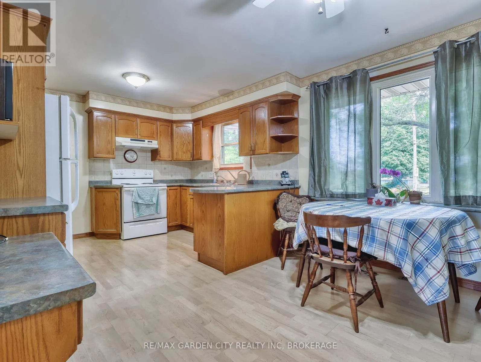 575 VINE STREET
