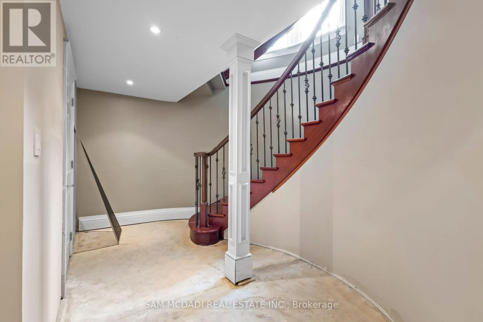 839 LAKESHORE ROAD