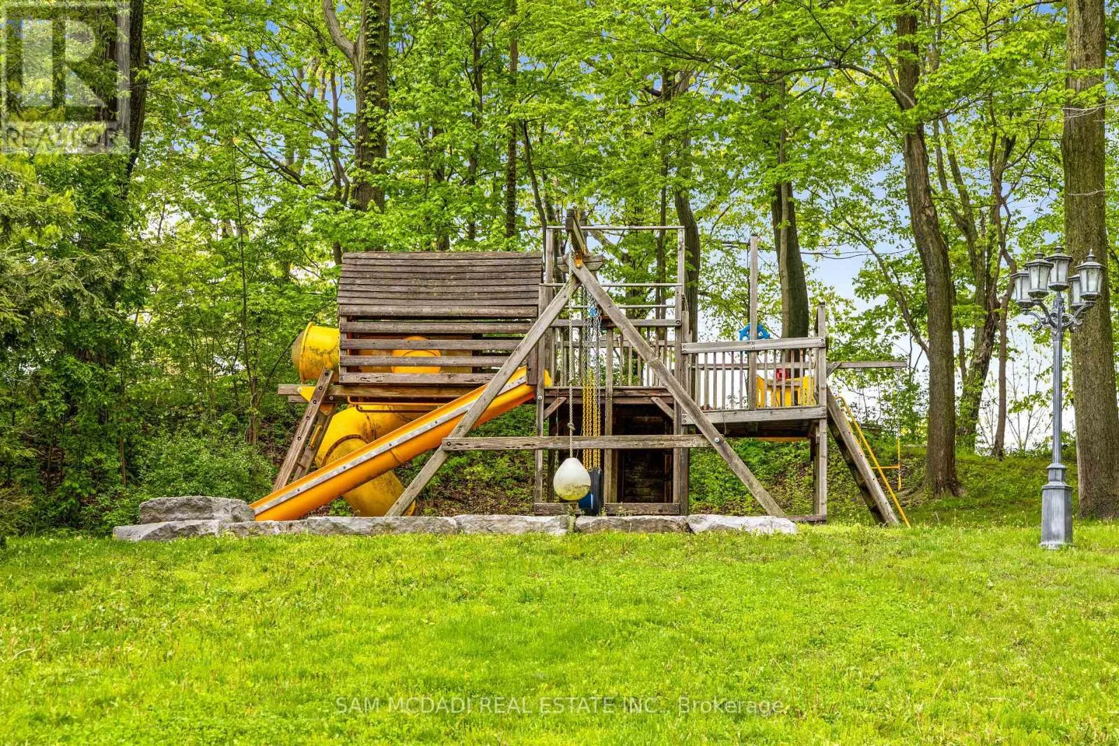 839 LAKESHORE ROAD