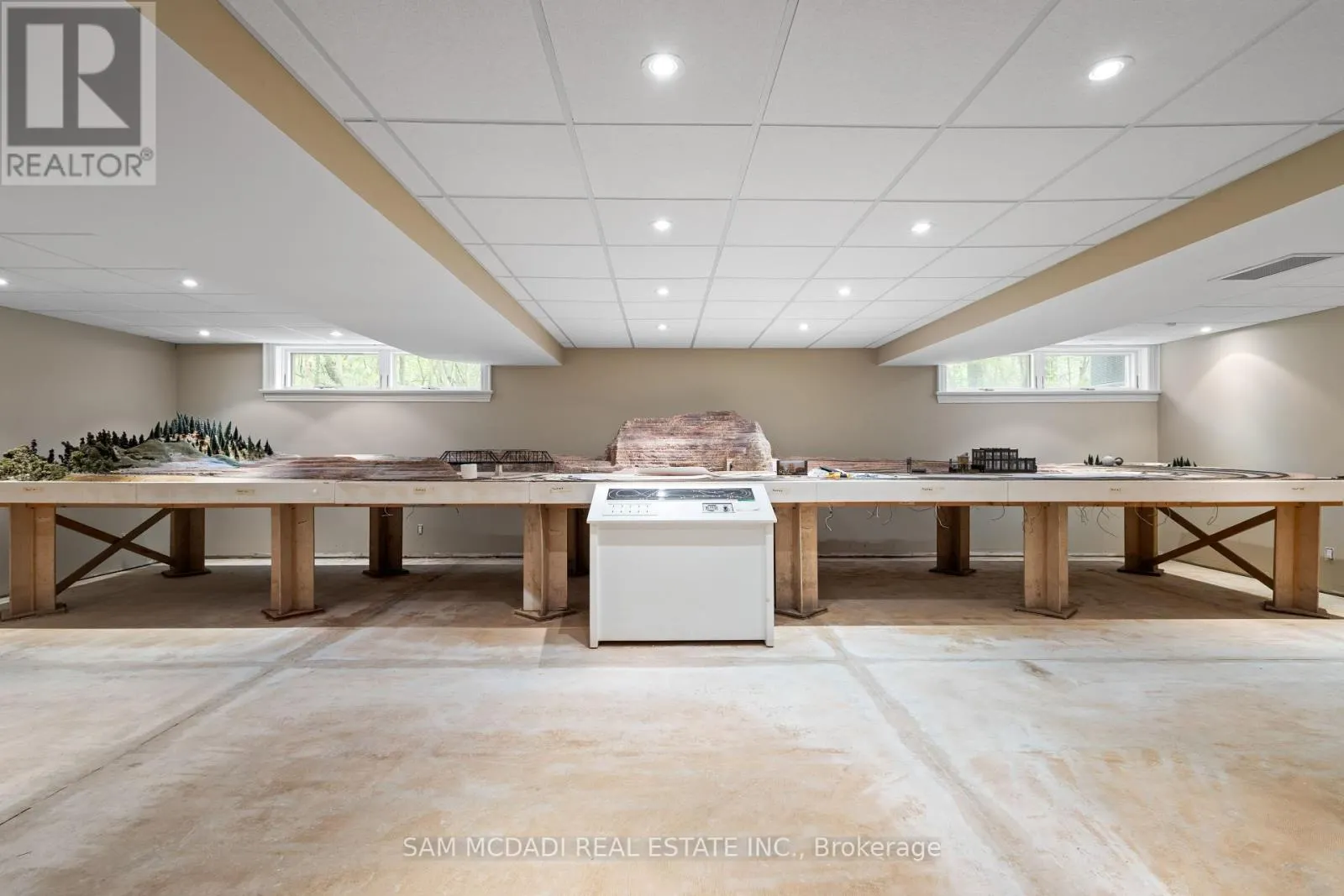 839 LAKESHORE ROAD