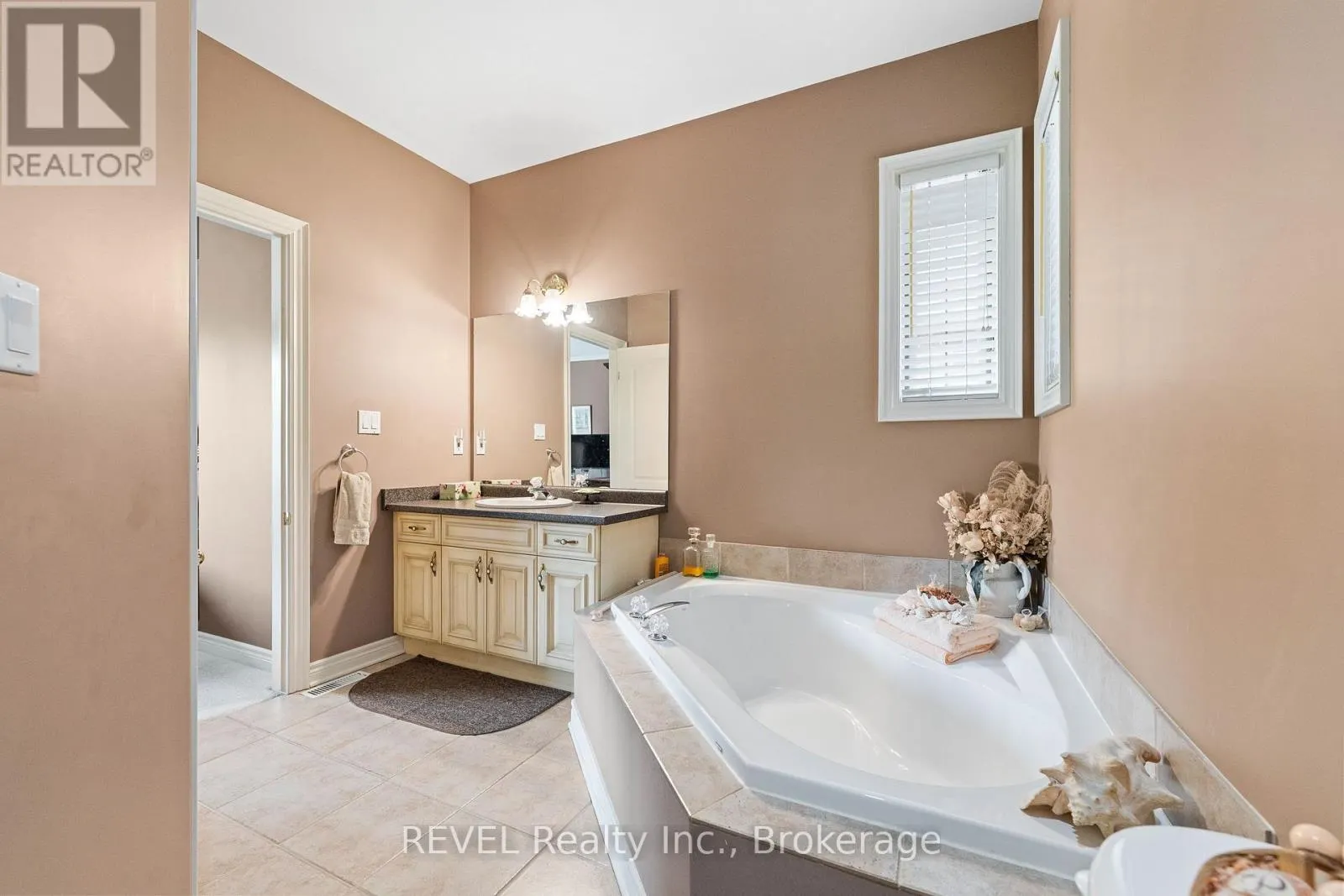 5 BEECHWOOD CRESCENT