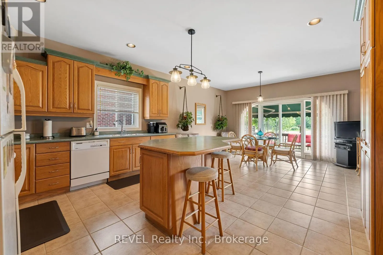 5 BEECHWOOD CRESCENT