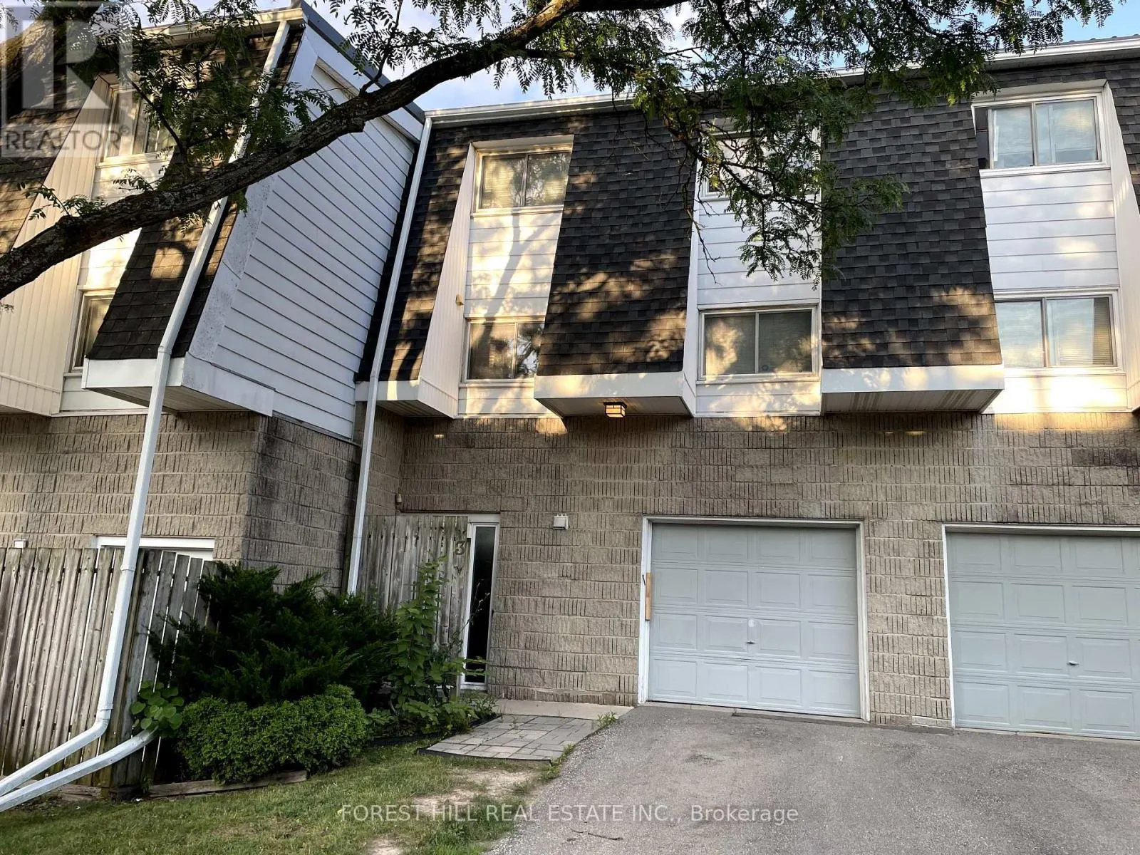 3 - 40 FAIRFAX COURT, #3