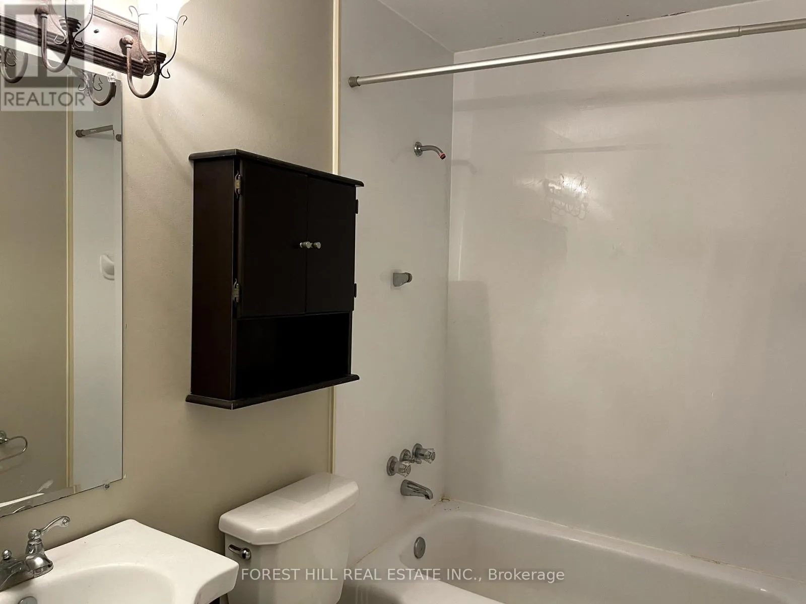 3 - 40 FAIRFAX COURT, #3