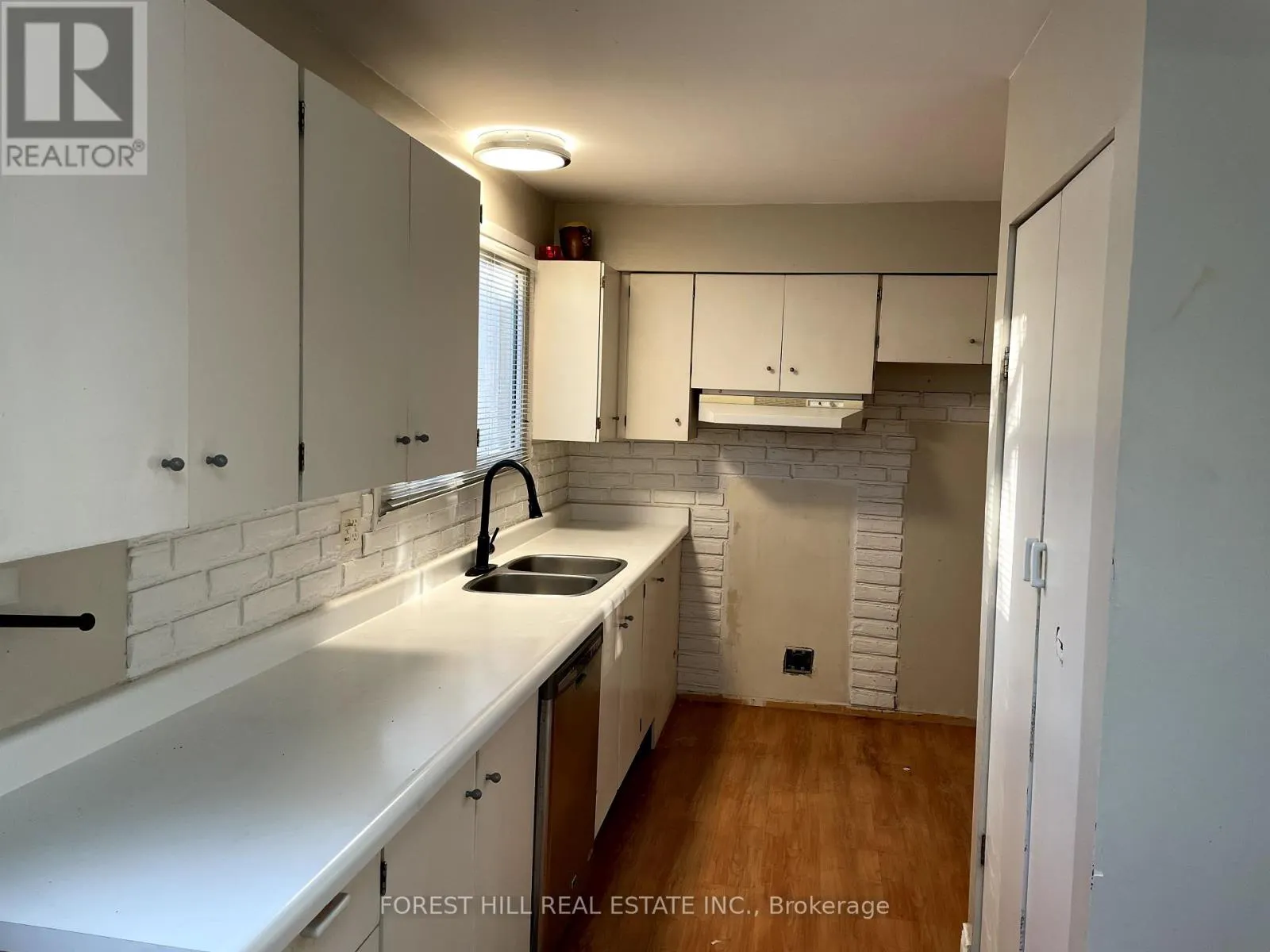 3 - 40 FAIRFAX COURT, #3