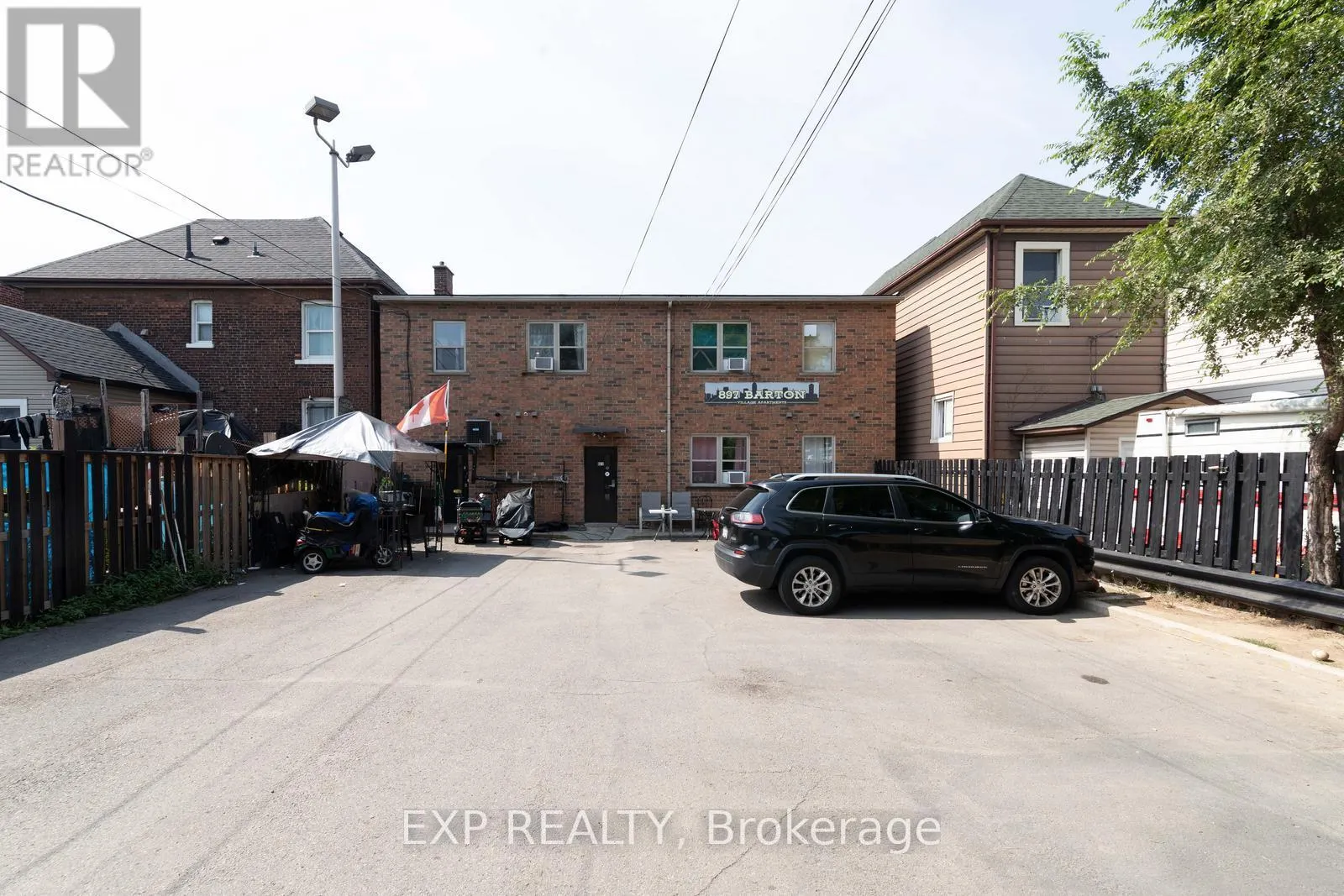 COMM - 897 BARTON STREET E
