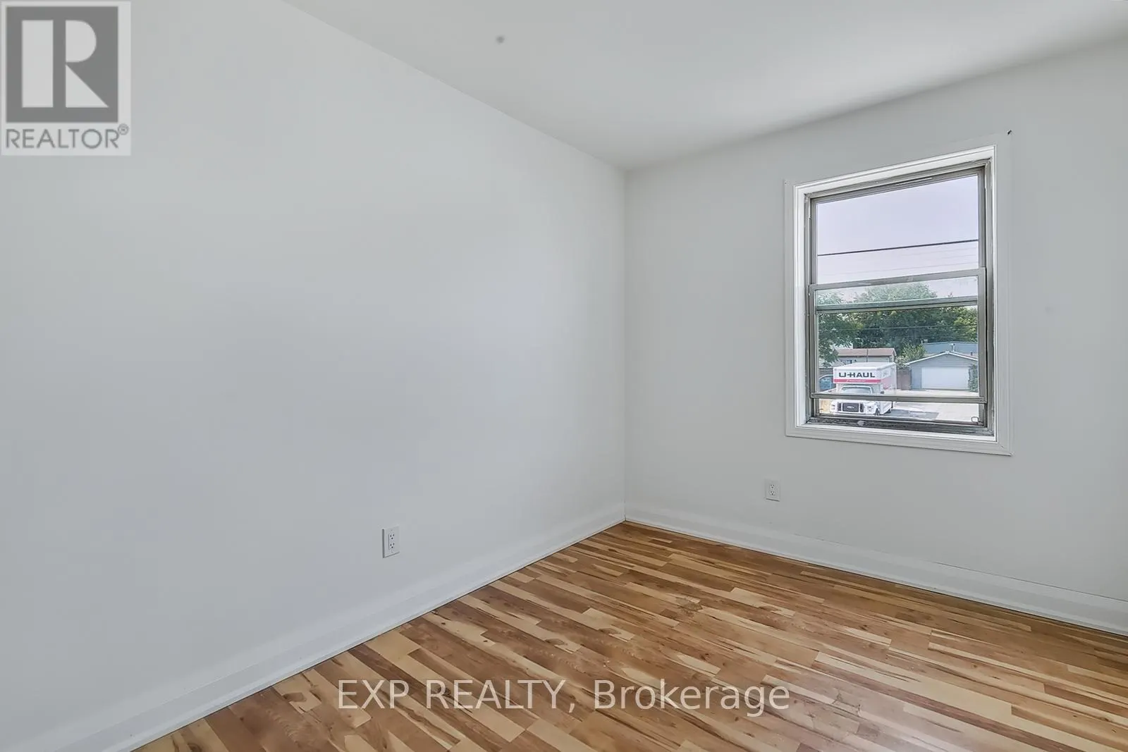 COMM - 897 BARTON STREET E