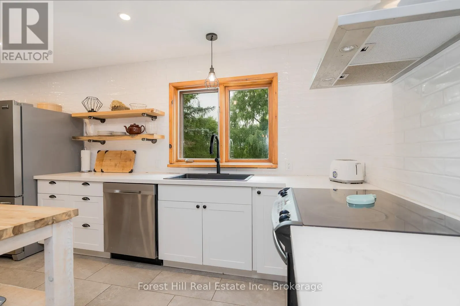 495688 2 GREY ROAD