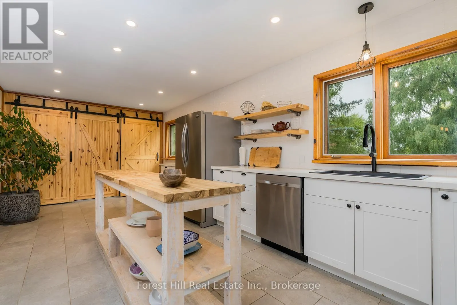 495688 2 GREY ROAD