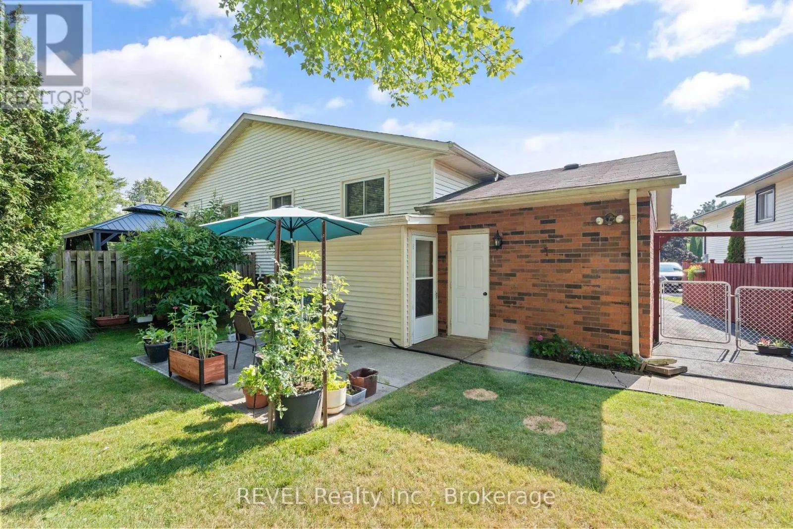 73 CHAPEL HILL CRESCENT